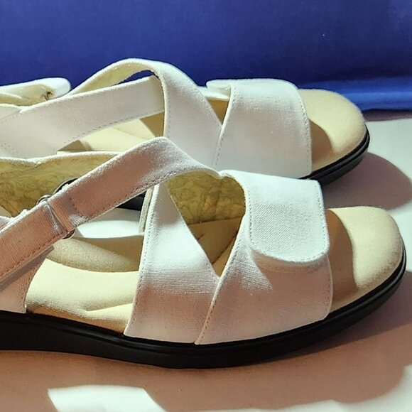 Grasshoppers sandals sz 9 M white canvas NIB - Picture 3 of 7